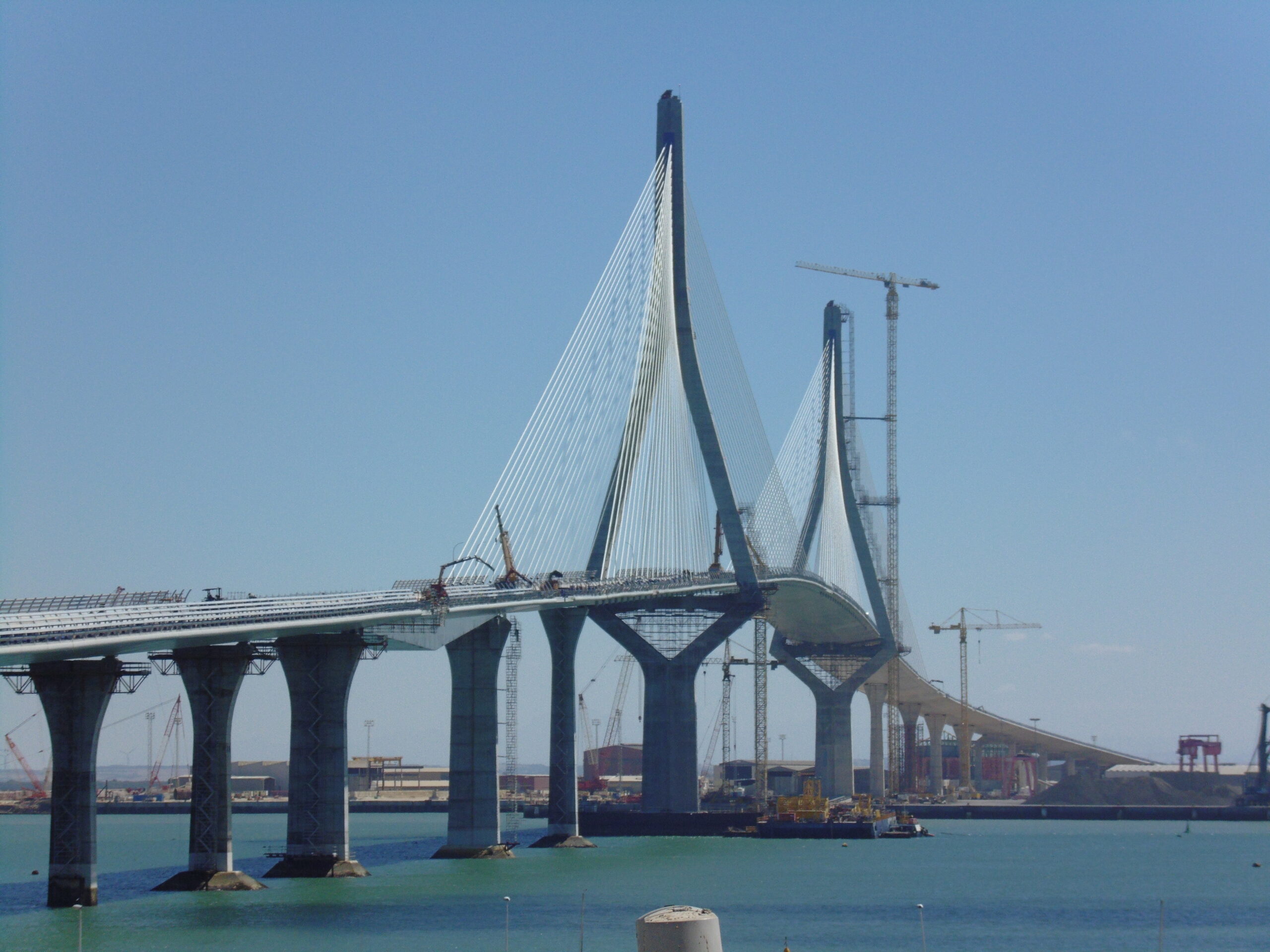 Puente_de_la_Constitución_de_1812,_Cádiz,_en_agosto_de_2015